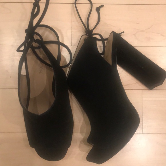 Pour La Victoire black suede platform sandals - Picture 2 of 6